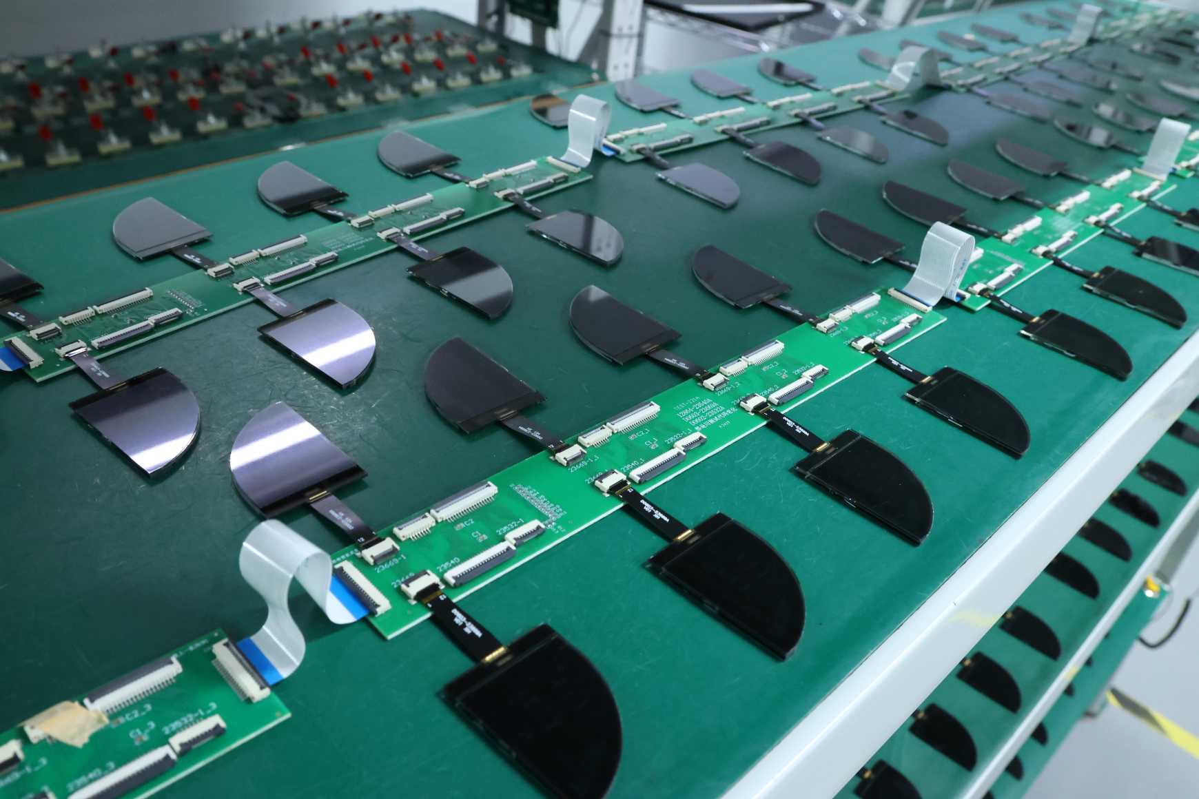 डिस्प्ले तंत्रज्ञानाचे क्रॉस-इंडस्ट्री इंटिग्रेशन शंभर-अब्ज-डॉलर मार्केटला चालना देते, चिनी एलसीडी उत्पादक कस्टमायझेशन ट्रॅक ताब्यात घेण्याची शर्यत