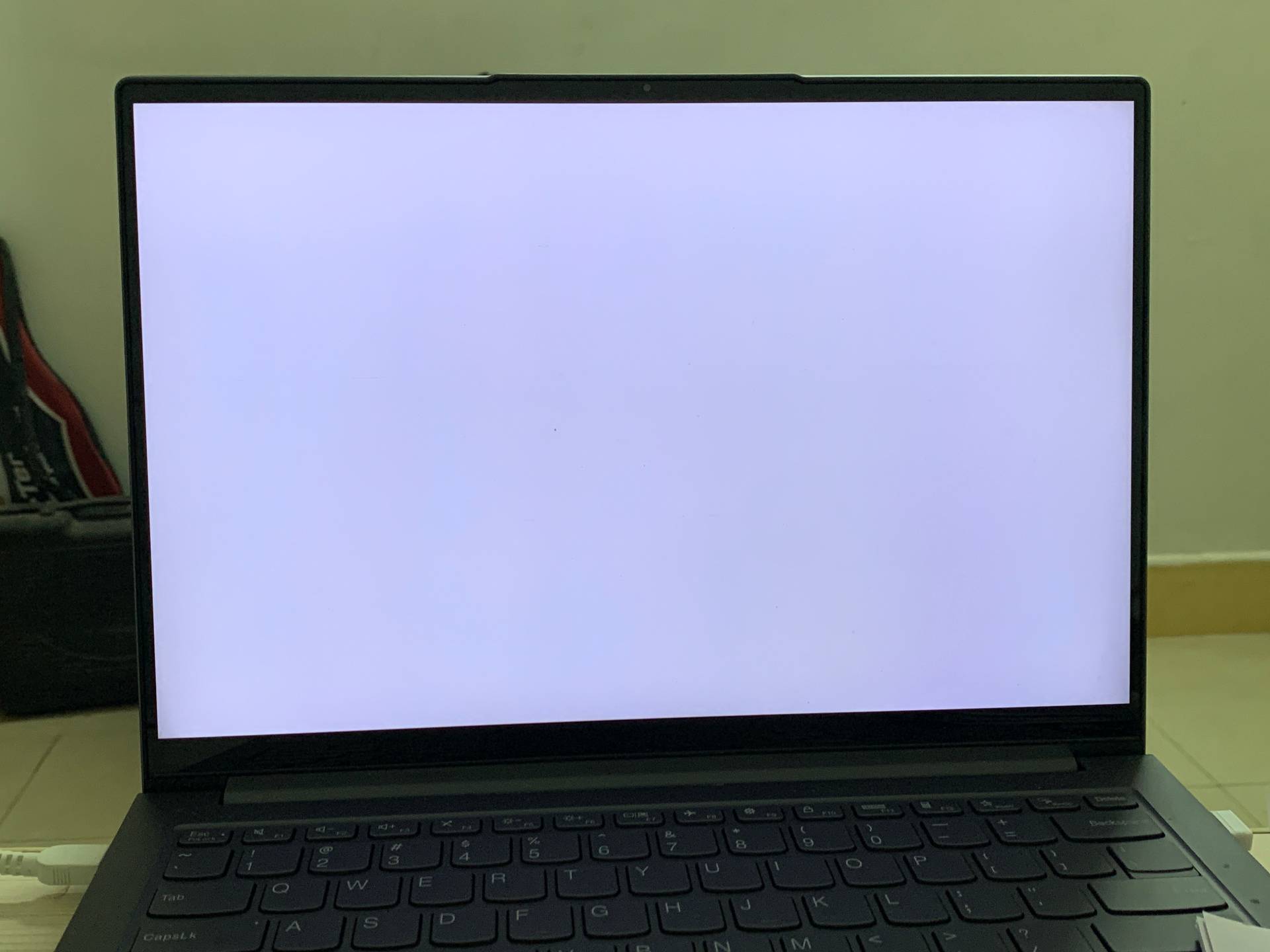 एलसीडी व्हाईट स्क्रीनची कोंडी? CNK ची थ्री-स्टेप ट्रबलशूटिंग पद्धत कार्यक्षम रिझोल्यूशनला सामर्थ्य देते!