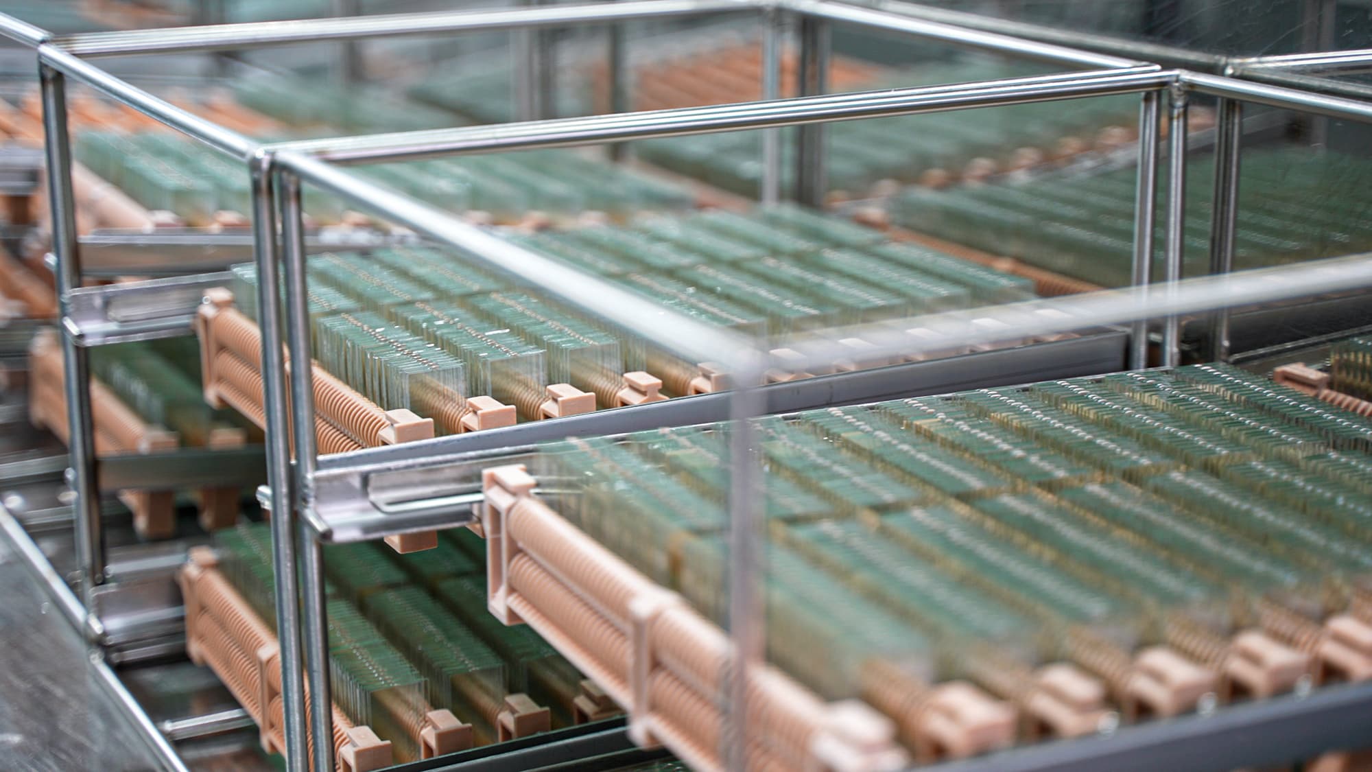 लहान आणि मध्यम आकाराच्या डिस्प्ले ट्रॅकमध्ये स्पर्धा तीव्र होत आहे, चीनी एलसीडी उत्पादक जागतिक बाजारपेठेवर कब्जा करण्यासाठी कस्टमायझेशनचा फायदा घेतात